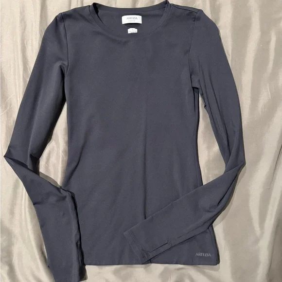 ARITZIA ORIGINAL CONTOUR THUMBHOLE LONGSLEEVE - Picture 2 of 5